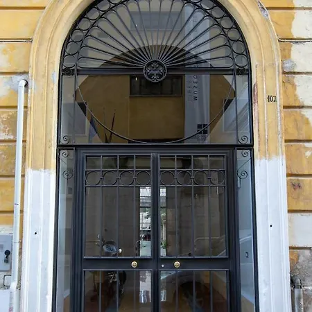 Apartmán Tasso Street 102 *